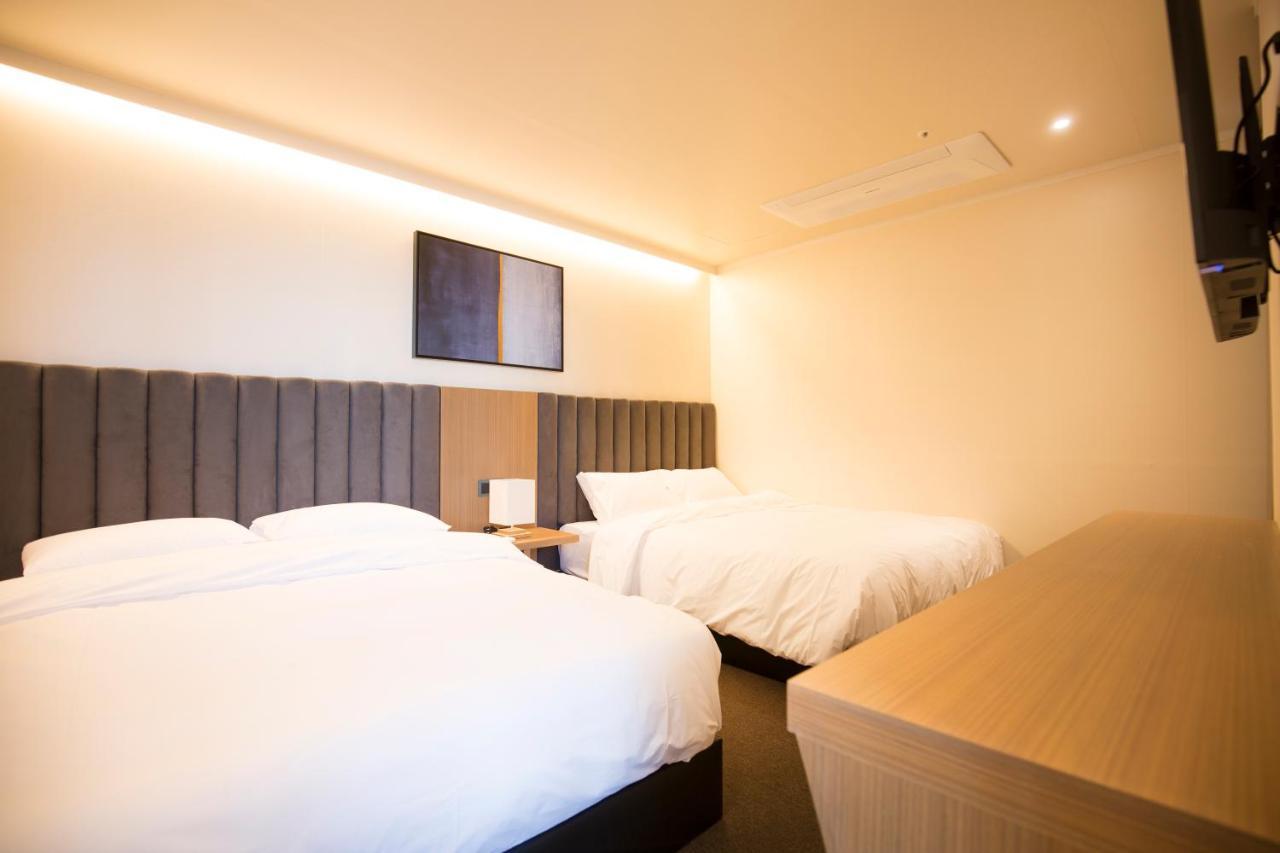 Uh Suite The Haeundae Busan Exteriör bild
