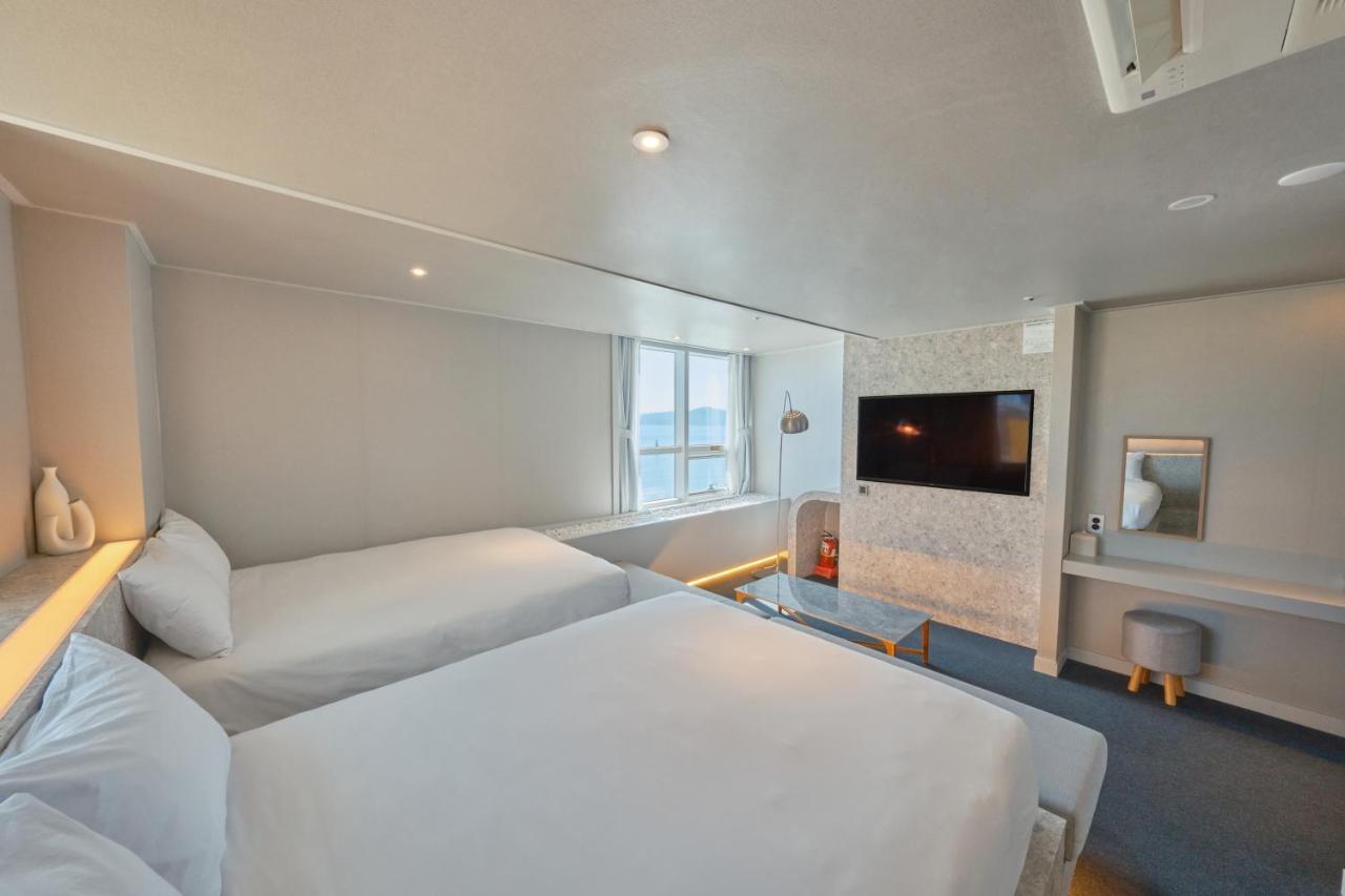 Uh Suite The Haeundae Busan Exteriör bild