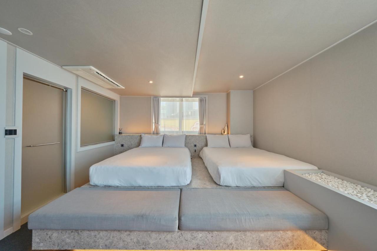Uh Suite The Haeundae Busan Exteriör bild