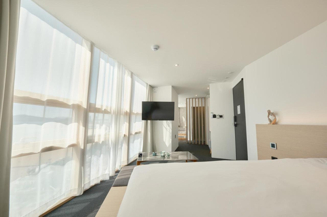 Uh Suite The Haeundae Busan Exteriör bild