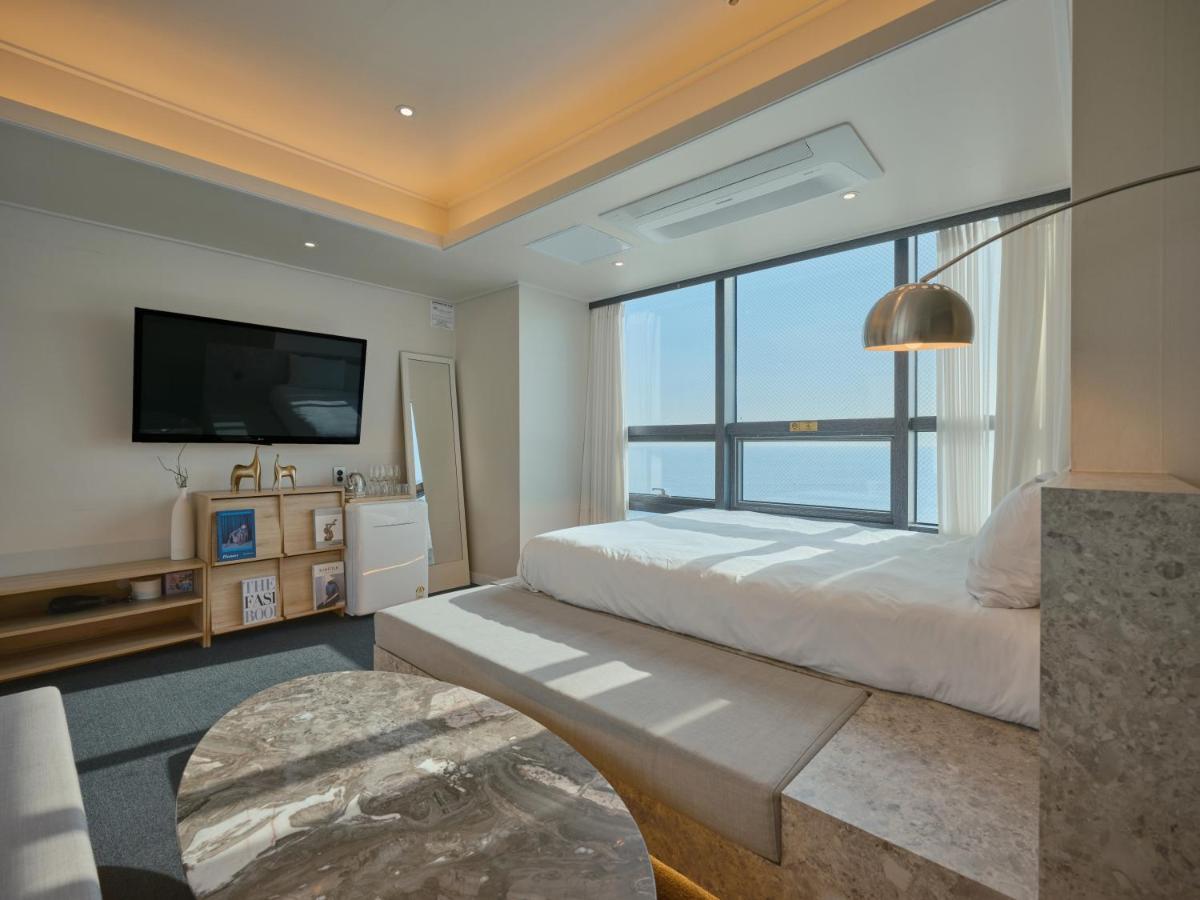 Uh Suite The Haeundae Busan Exteriör bild