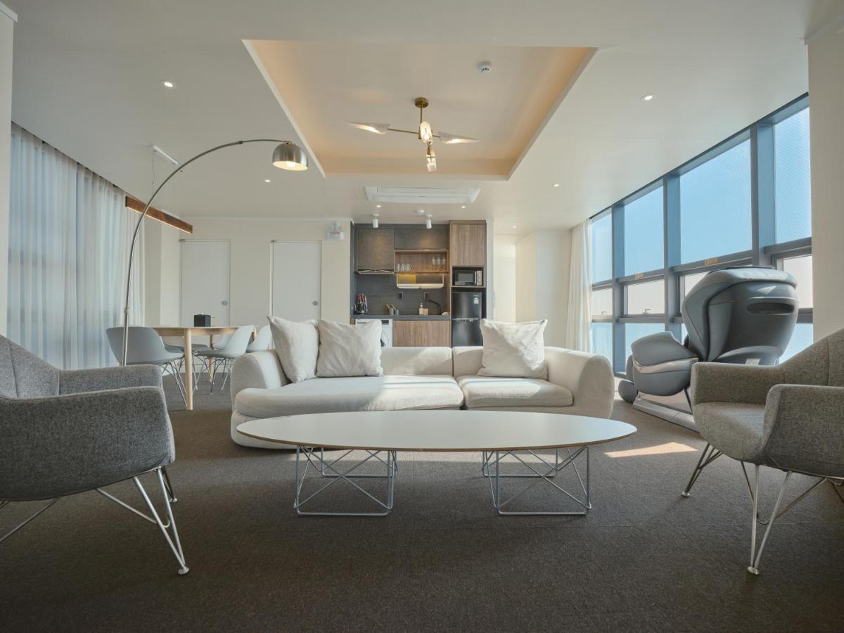 Uh Suite The Haeundae Busan Exteriör bild