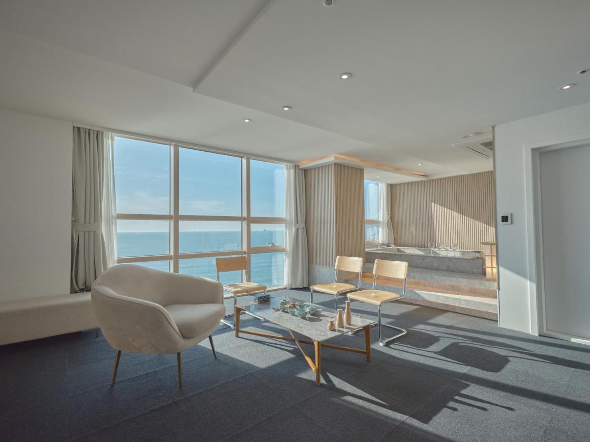 Uh Suite The Haeundae Busan Exteriör bild
