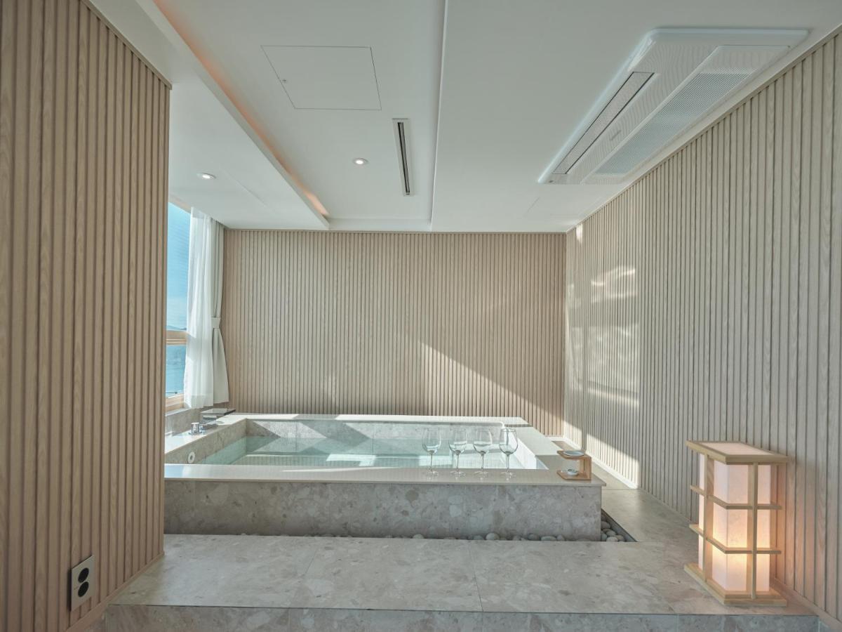 Uh Suite The Haeundae Busan Exteriör bild