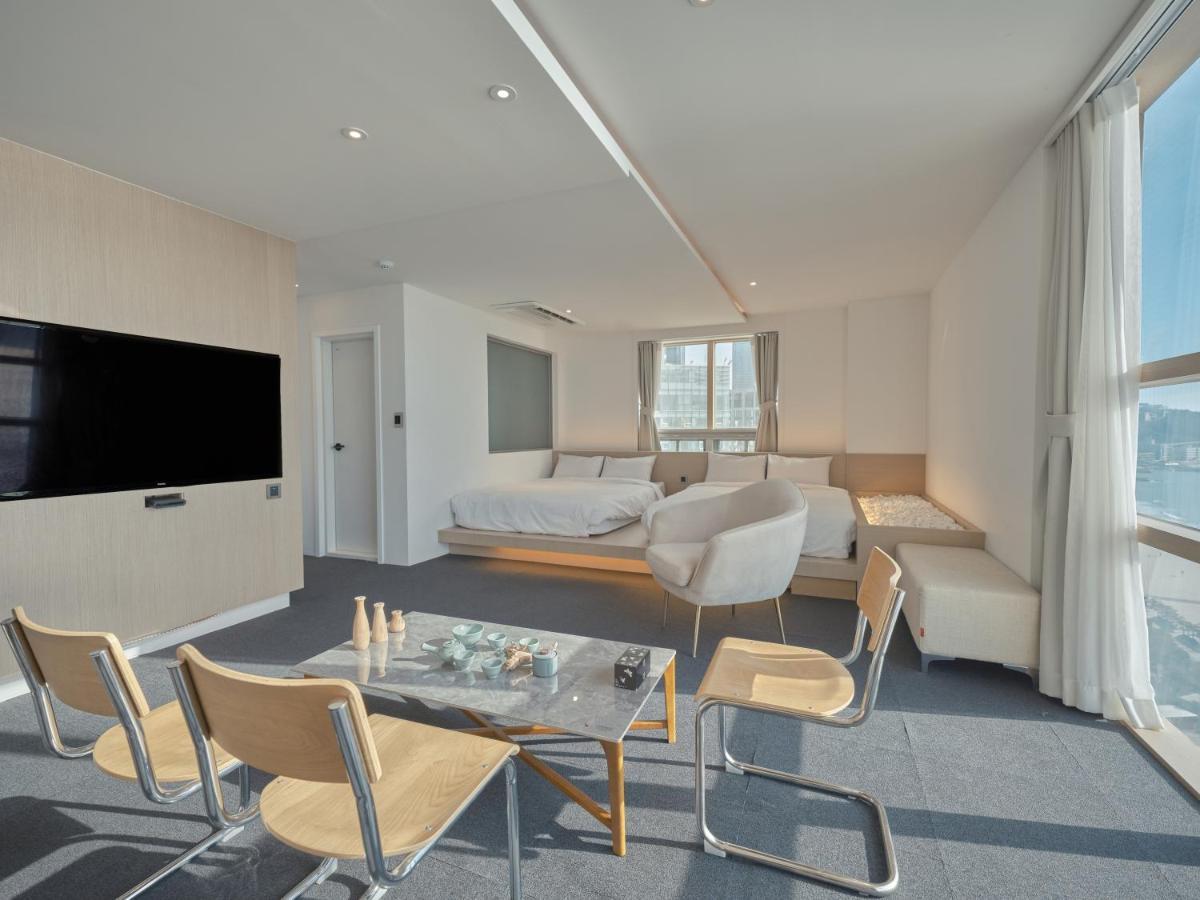 Uh Suite The Haeundae Busan Exteriör bild