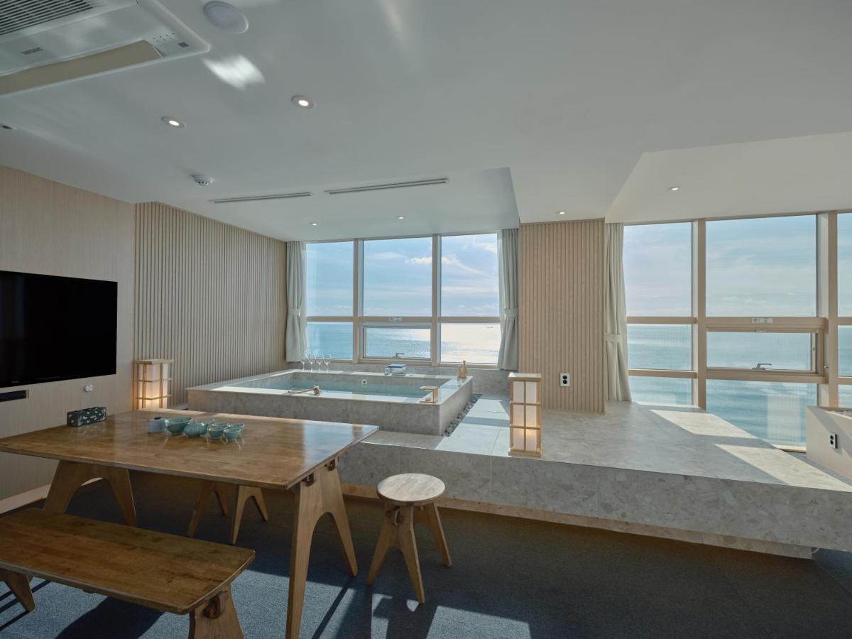 Uh Suite The Haeundae Busan Exteriör bild