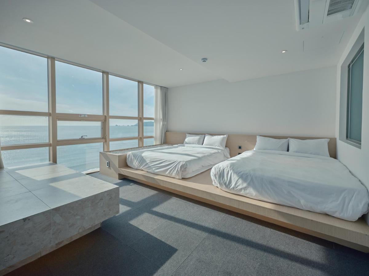 Uh Suite The Haeundae Busan Exteriör bild