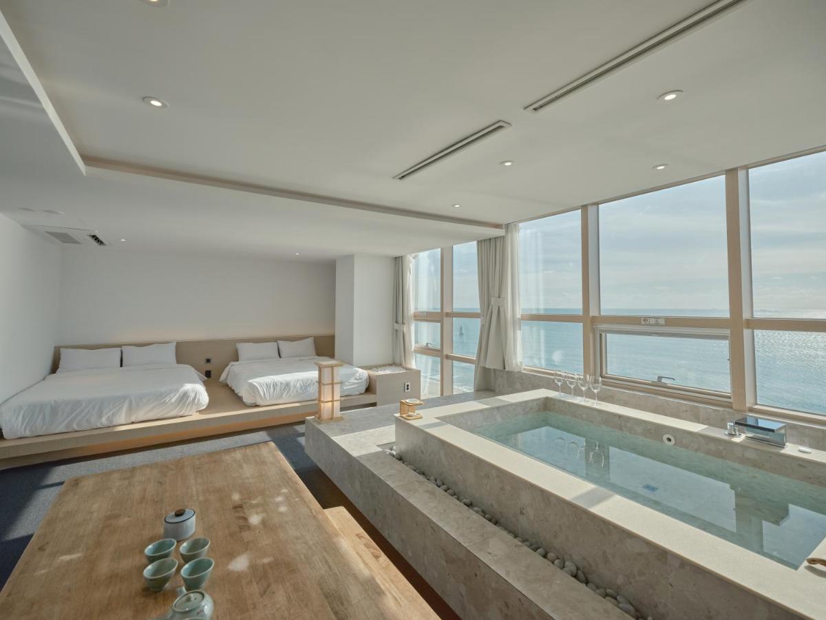 Uh Suite The Haeundae Busan Exteriör bild
