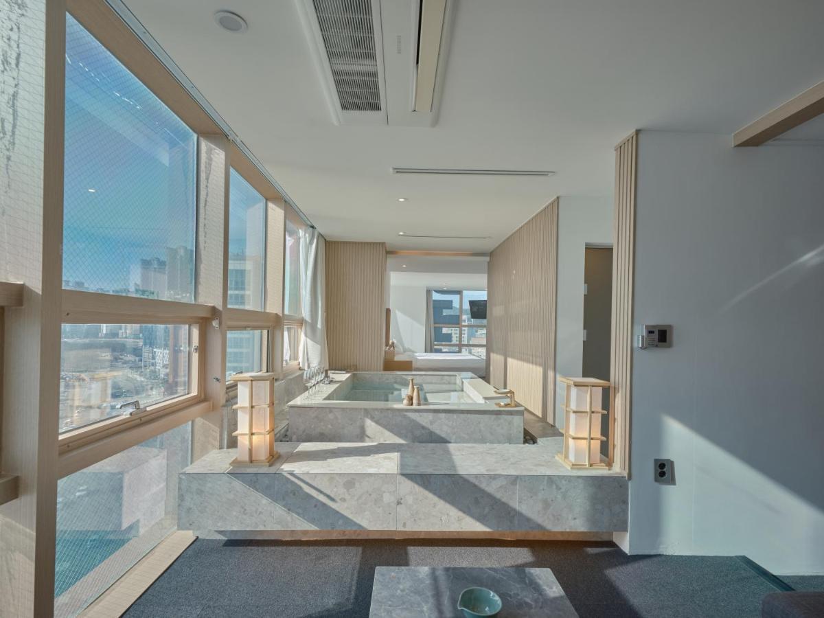Uh Suite The Haeundae Busan Exteriör bild
