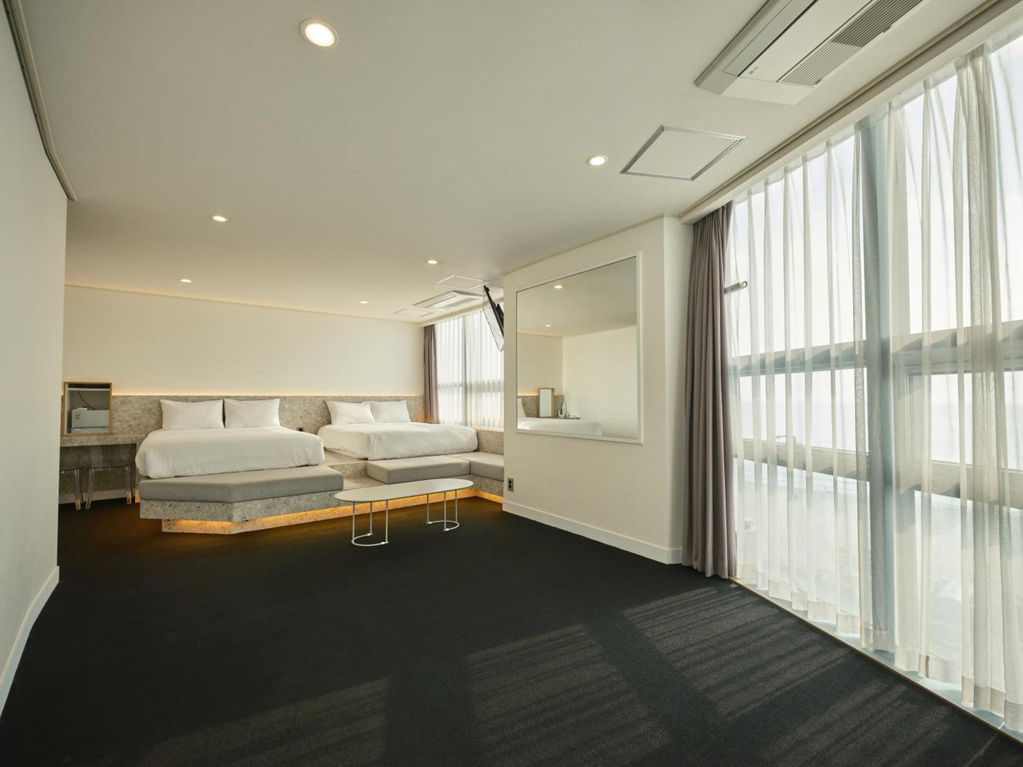 Uh Suite The Haeundae Busan Exteriör bild