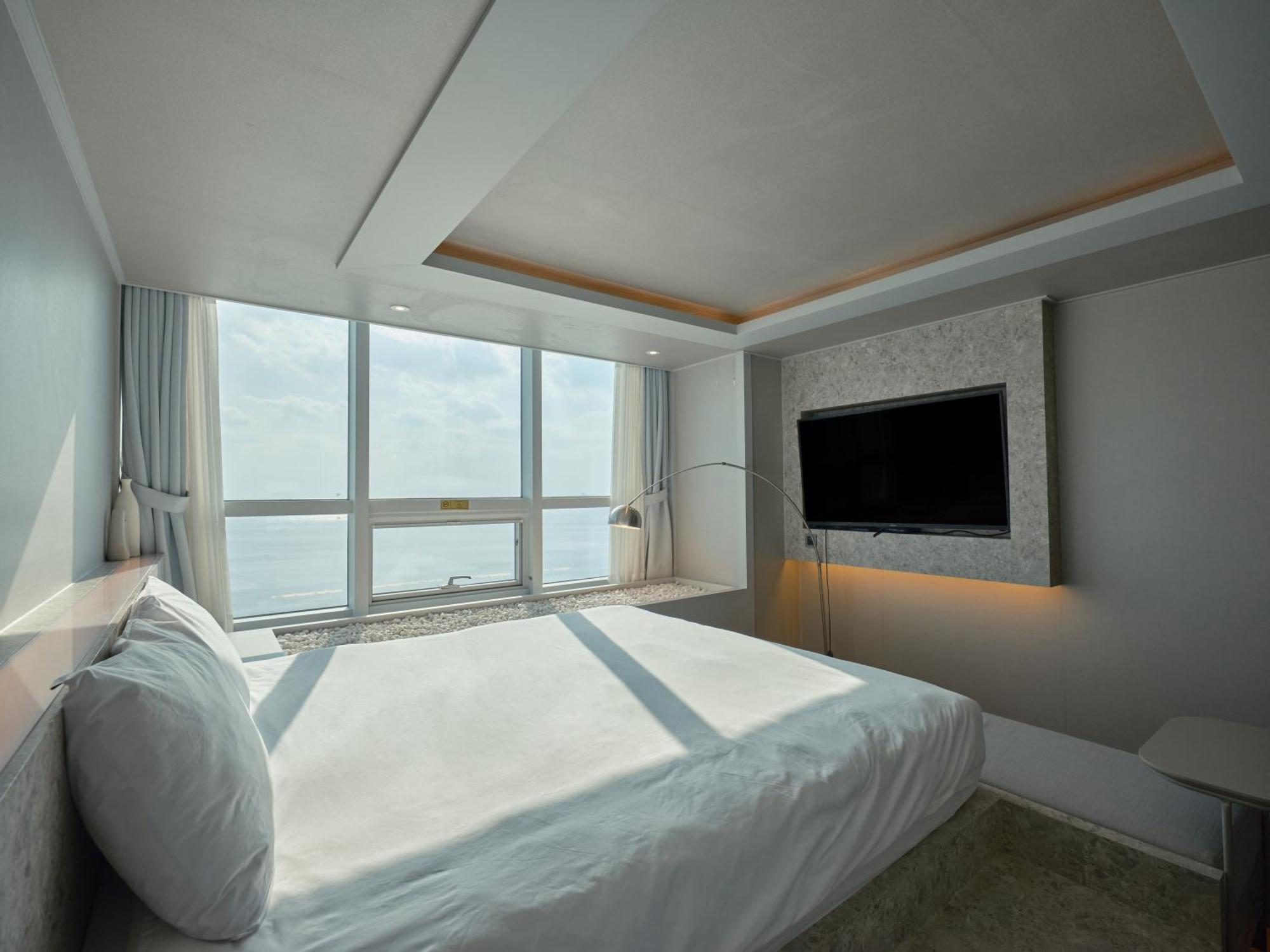Uh Suite The Haeundae Busan Exteriör bild